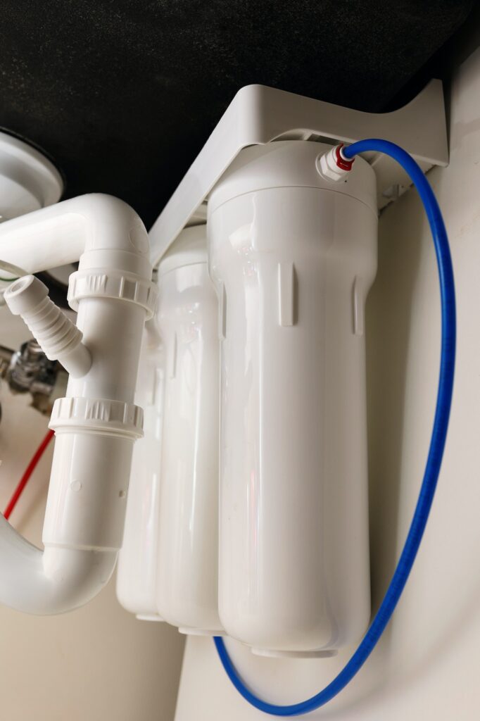 House water filtration system, Reverse osmosis. Installation or replacement cartridges of water